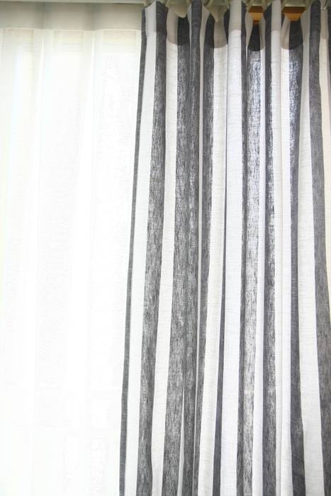 gray stripe curtain, looms703 looms703 Chambre scandinave Textiles