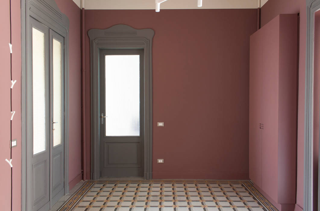 Casa Fenoglio, hom Architetti hom Architetti Modern corridor, hallway & stairs