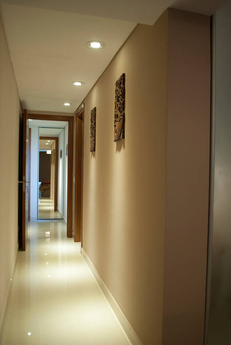 Departamento en Punta del Este - Torres Miami Br., Diseñadora Lucia Casanova Diseñadora Lucia Casanova Eclectic style corridor, hallway & stairs