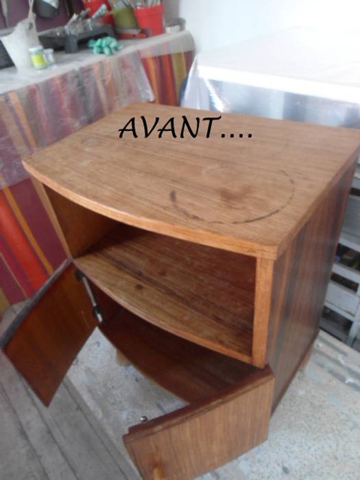 AVANT...petit meuble des années 50 avant sa restauration RELOOKING CM HOMEDECO homify Chambre classique Bois Blanc Tables de nuit