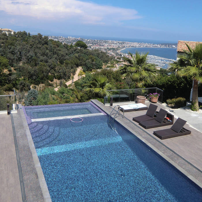 Piscina e tettoia in vetro (Cannes / France), GA-DeSIGN | gep studio di g. venuta & c. s.a.s. GA-DeSIGN | gep studio di g. venuta & c. s.a.s. สระว่ายน้ำ