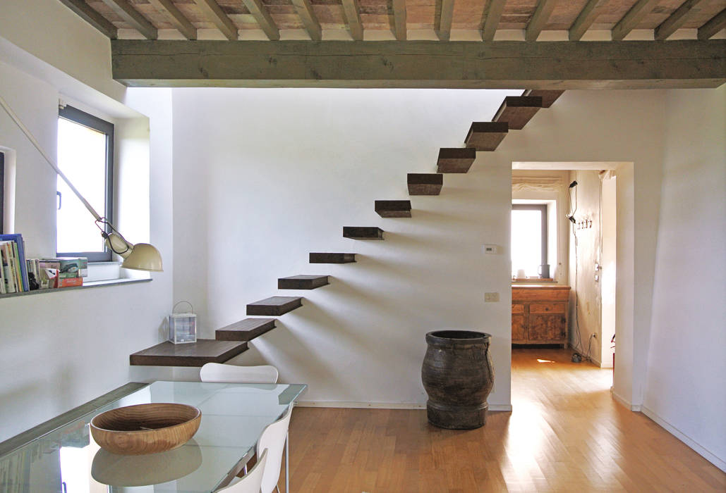 Fienile in Toscana, Studio Sarpi Studio Sarpi Nowoczesny korytarz, przedpokój i schody
