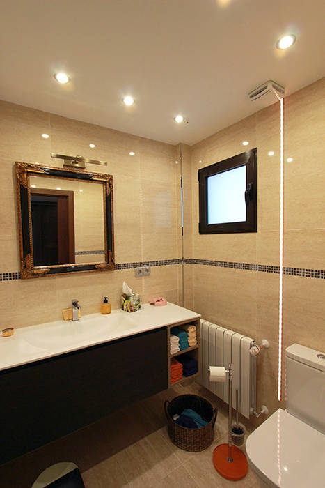 Reforma de vivienda con etiqueta de eficiencia energética A (Gran Alacant, Santa Pola), Novodeco Novodeco Ванная комната в скандинавском стиле