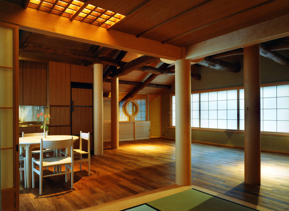 岡谷の民家再生, 松井建築研究所 松井建築研究所 Eclectic style dining room