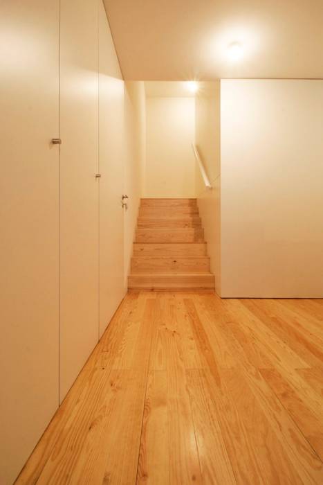 Casas Beiriz, GMAISNV, LDA GMAISNV, LDA Corredores, halls e escadas minimalistas