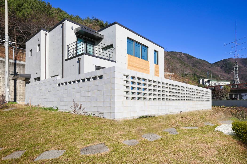 두 아이 아빠의 아파트 탈출기 [양산 범어리] , 한글주택(주) 한글주택(주) Casas estilo moderno: ideas, arquitectura e imágenes Concreto