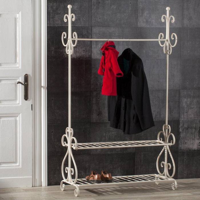 homify Classic corridor, hallway & stairs Metal Clothes hooks & stands