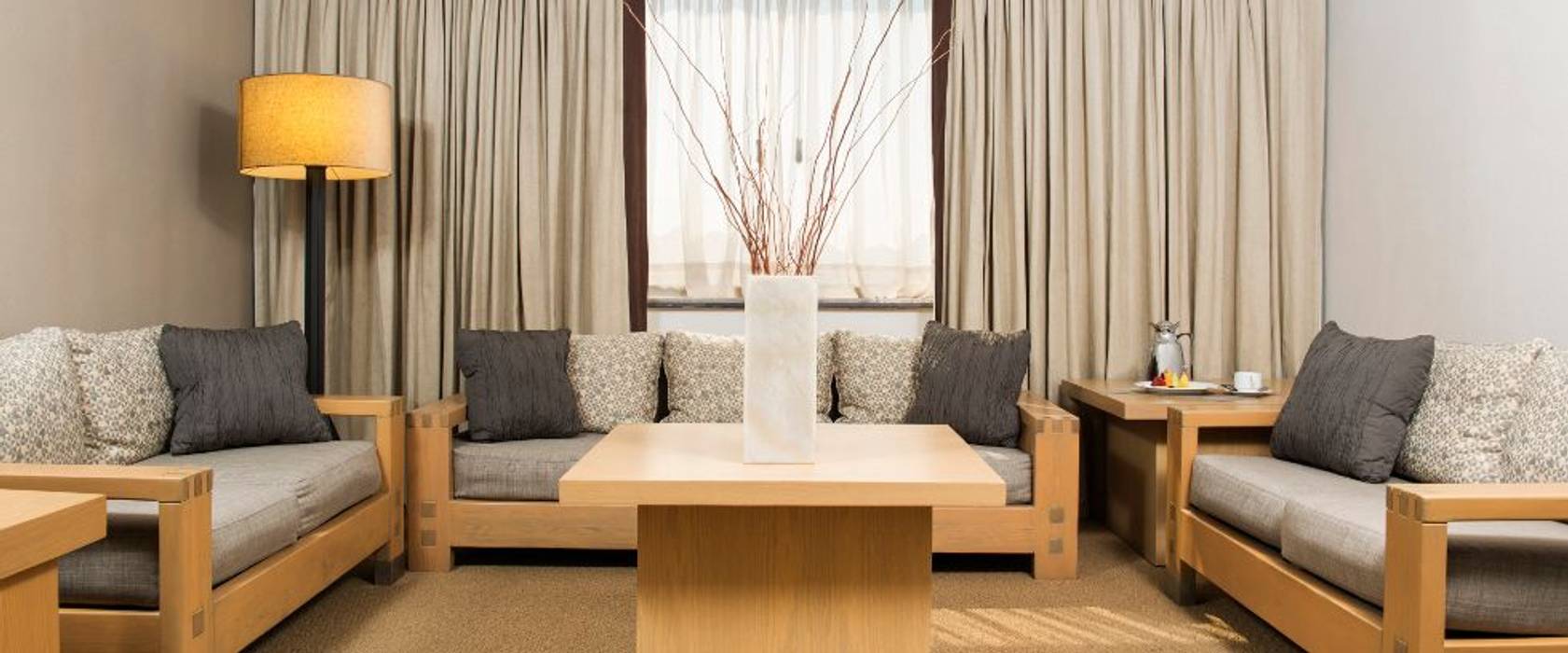 Hotel Galería Plaza Reforma, Ciudad de México, México 2015 , Nua Colección Nua Colección Minimalist living room Textile Amber/Gold Sofas & armchairs
