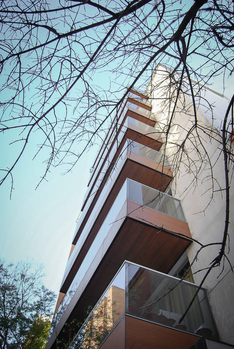 FOTO EXTERIOR DETALLE BALCON CCMP Arquitectura Balcones y terrazas modernos: Ideas, imágenes y decoración