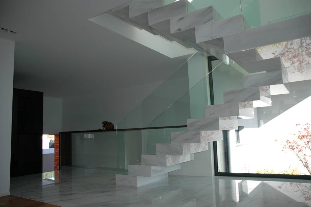 Casa AF, BLK-Porto Arquitectura BLK-Porto Arquitectura Corredores, halls e escadas minimalistas