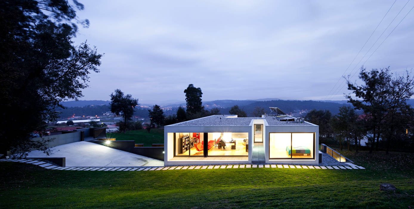 House in Barcelos, Portugal, Rui Grazina Architecture + Design Rui Grazina Architecture + Design Jardin minimaliste