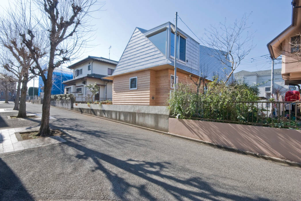 柏の平屋 ねじれ屋根のせ, 千田建築設計 千田建築設計 Casas de estilo ecléctico Madera Acabado en madera