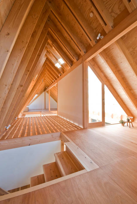柏の平屋 ねじれ屋根のせ, 千田建築設計 千田建築設計 Eclectic style media room Wood Wood effect