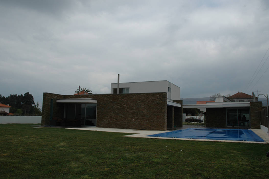 Casa em Venade, BLK-Porto Arquitectura BLK-Porto Arquitectura Casas de estilo minimalista