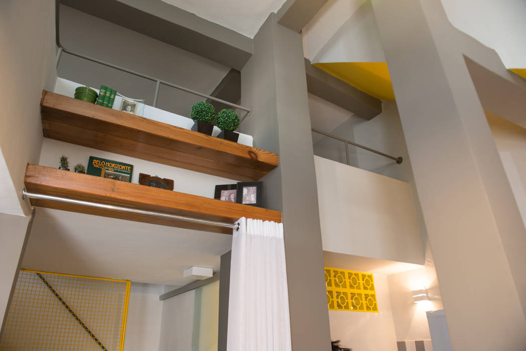 LOFT VOVÔ, MEIUS ARQUITETURA MEIUS ARQUITETURA 모던스타일 복도, 현관 & 계단