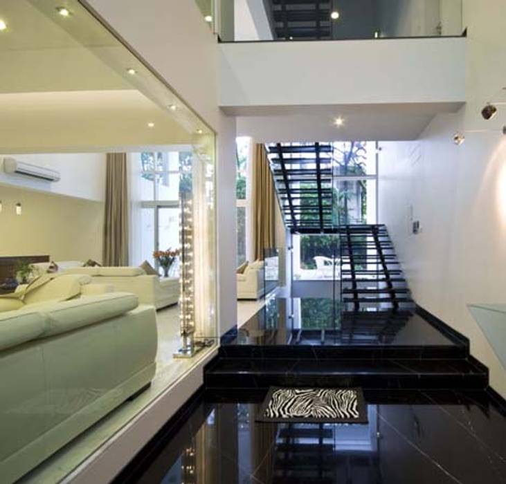 Private Residence at Sopan Baug, Pune, Chaney Architects Chaney Architects Minimalist corridor, hallway & stairs