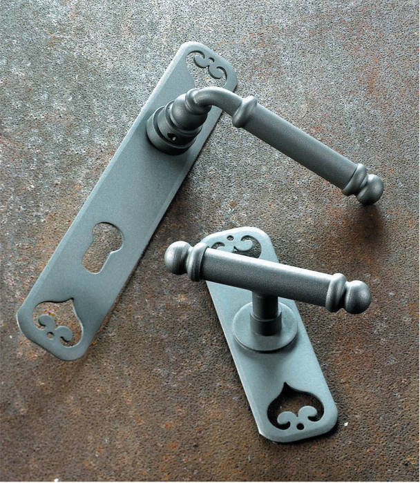 Traditional Hardware"Lisbon " Collection" Galbusera Giancarlo & Giorgio S.n.c. Classic style doors Iron/Steel ironmongery,traditional,hardware,iron,wrought iron,galbusera,Doorknobs & accessories