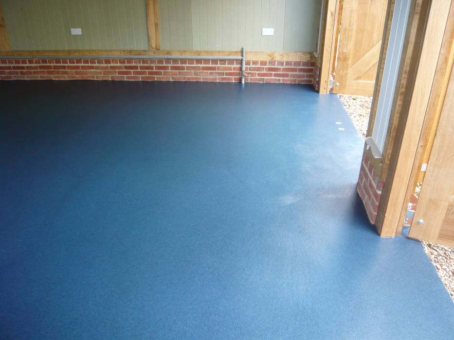 Blue Resin Floor by Garageflex Garageflex Dinding & Lantai Gaya Klasik garagetek,uk,garage,floor,flooring,blue,ideas