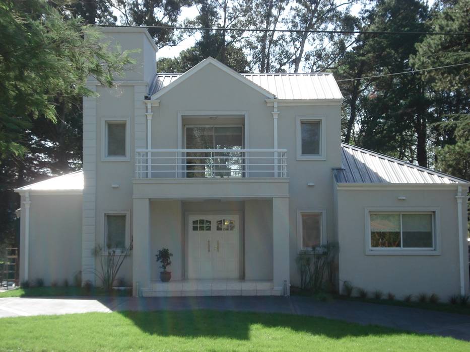 Vivienda Unifamiliar en Sierra de los Padres, Estudio Arquitectura Integral Estudio Arquitectura Integral Rumah Klasik