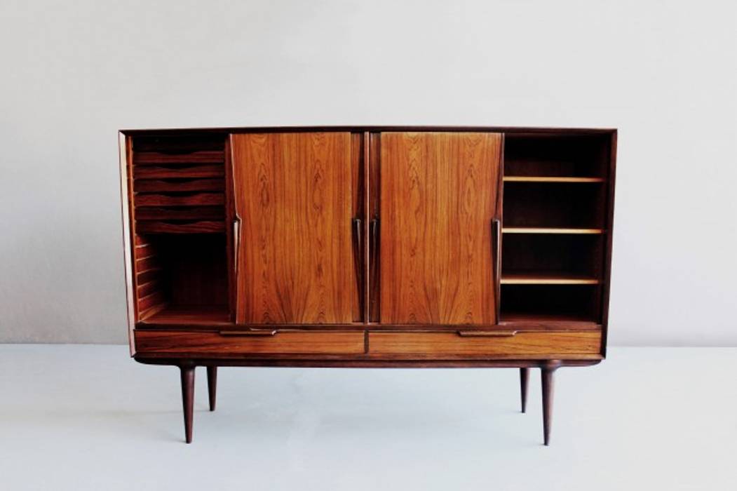 Omann Jr. Rosewood Sideboard , Retro Age Retro Age Salas de jantar escandinavas Madeira Acabamento em madeira Buffets e aparadores