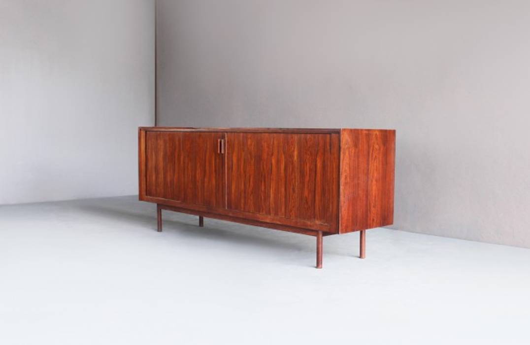 Rosewood Kofod-Larsen Sideboard , Retro Age Retro Age غرفة السفرة خشب Wood effect خزانات وبوفيه