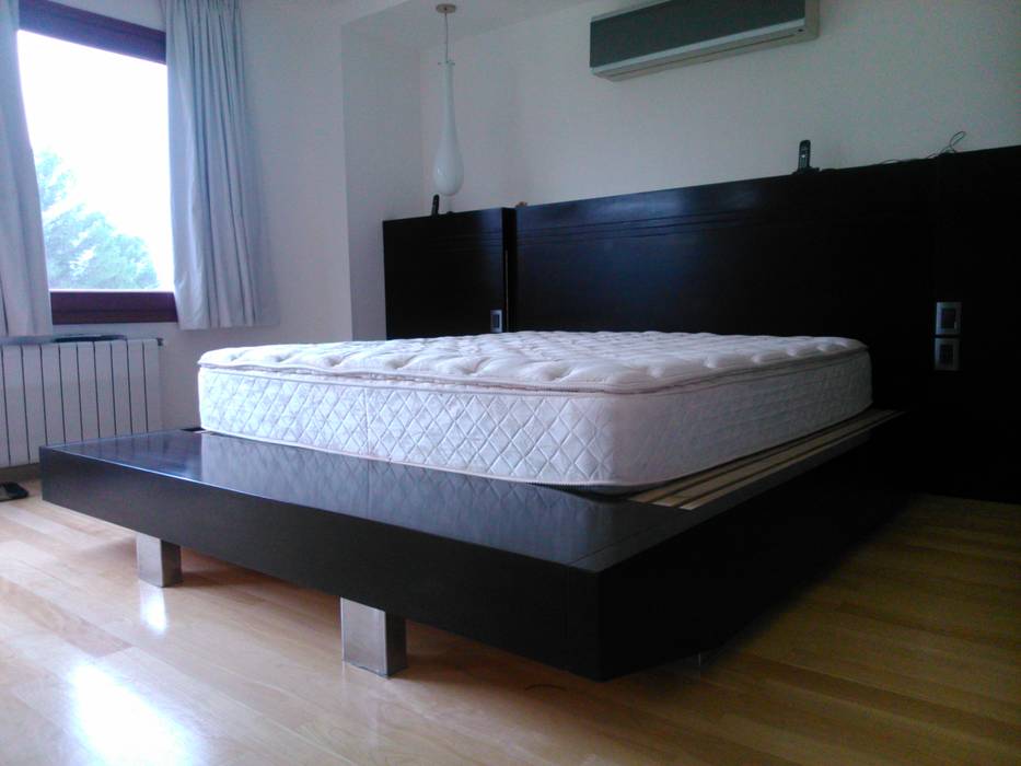 DORMITORIO PRINCIPAL, DRIS equipamiento DRIS equipamiento Modern Bedroom Wood Wood effect Beds & headboards