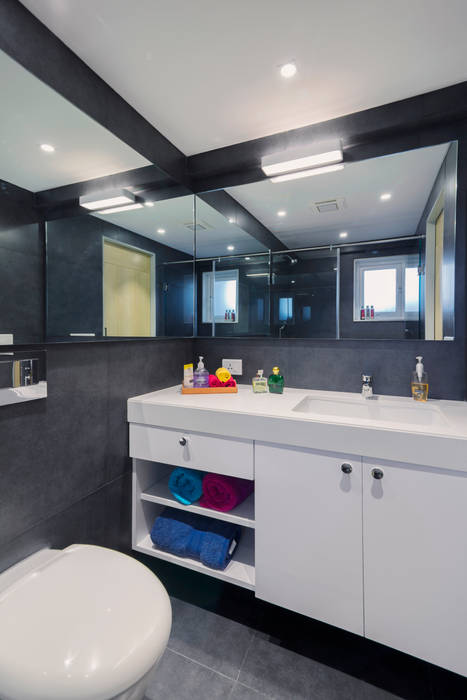 Residential - Lower Parel, Nitido Interior design Nitido Interior design Modern bathroom Quartz Storage