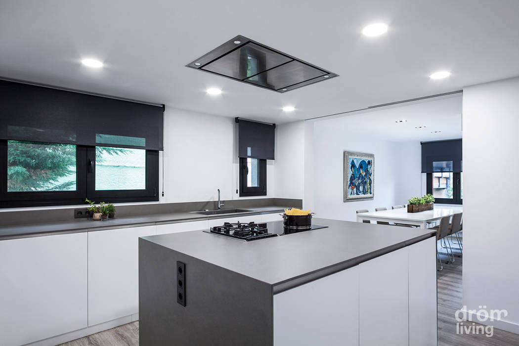 CASA EN LLÍVIA: MINIMALISMO Y CALIDEZ, Dröm Living Dröm Living Kitchen