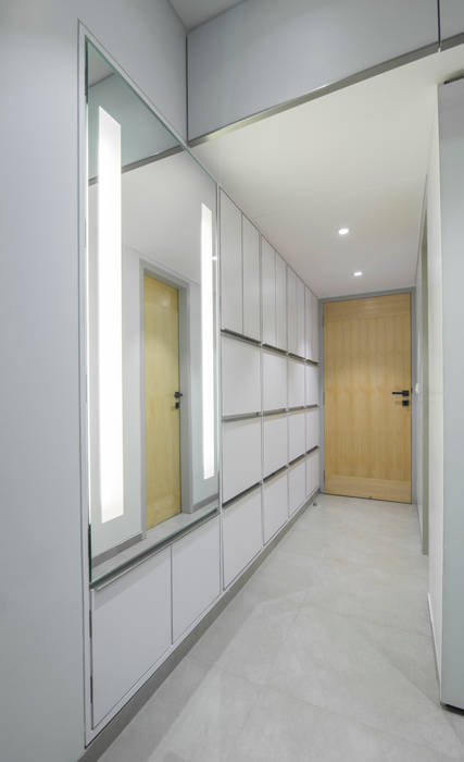Residential - Lower Parel, Nitido Interior design Nitido Interior design ห้องนอน แผ่นไม้อัด Plywood Wardrobes & closets