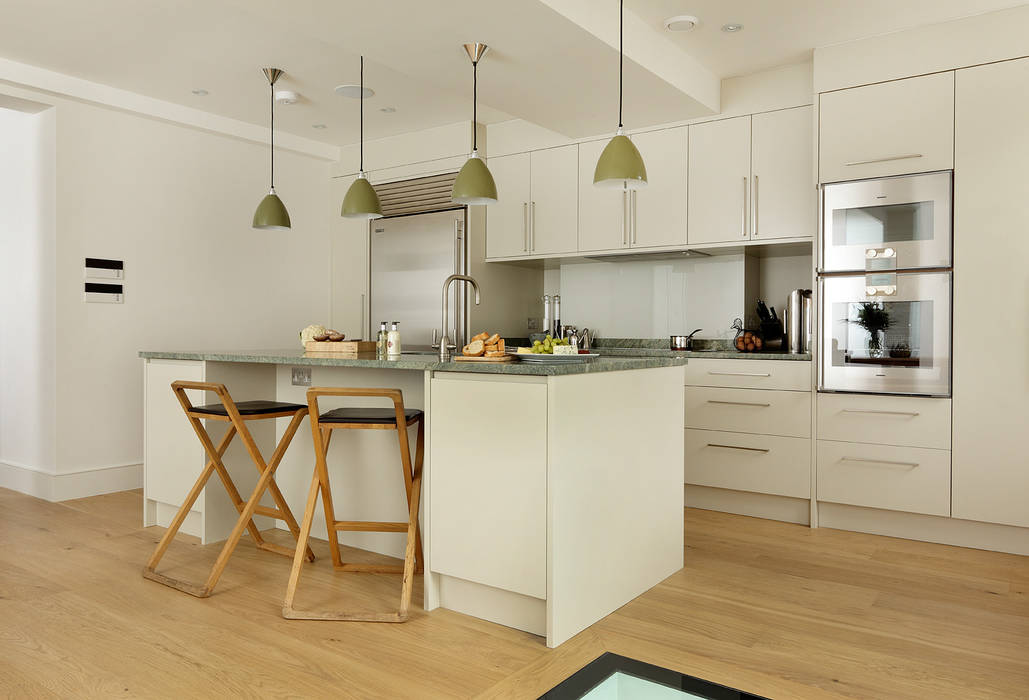 KITCHENS: The Aubrey Cue & Co of London Modern kitchen