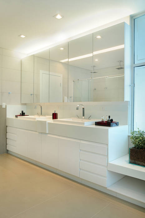 Arquitetura Interiores de Residência, studio VIVADESIGN POR FLAVIA PORTELA ARQUITETURA + INTERIORES studio VIVADESIGN POR FLAVIA PORTELA ARQUITETURA + INTERIORES Modern bathroom