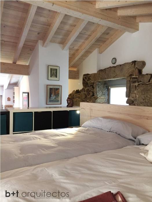 Rehabilitación de molino en Requeixo, b+t arquitectos b+t arquitectos Country style bedroom