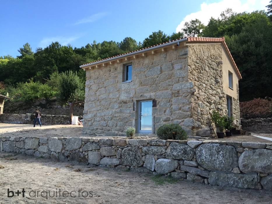 Rehabilitación de molino en Requeixo, b+t arquitectos b+t arquitectos Country style house