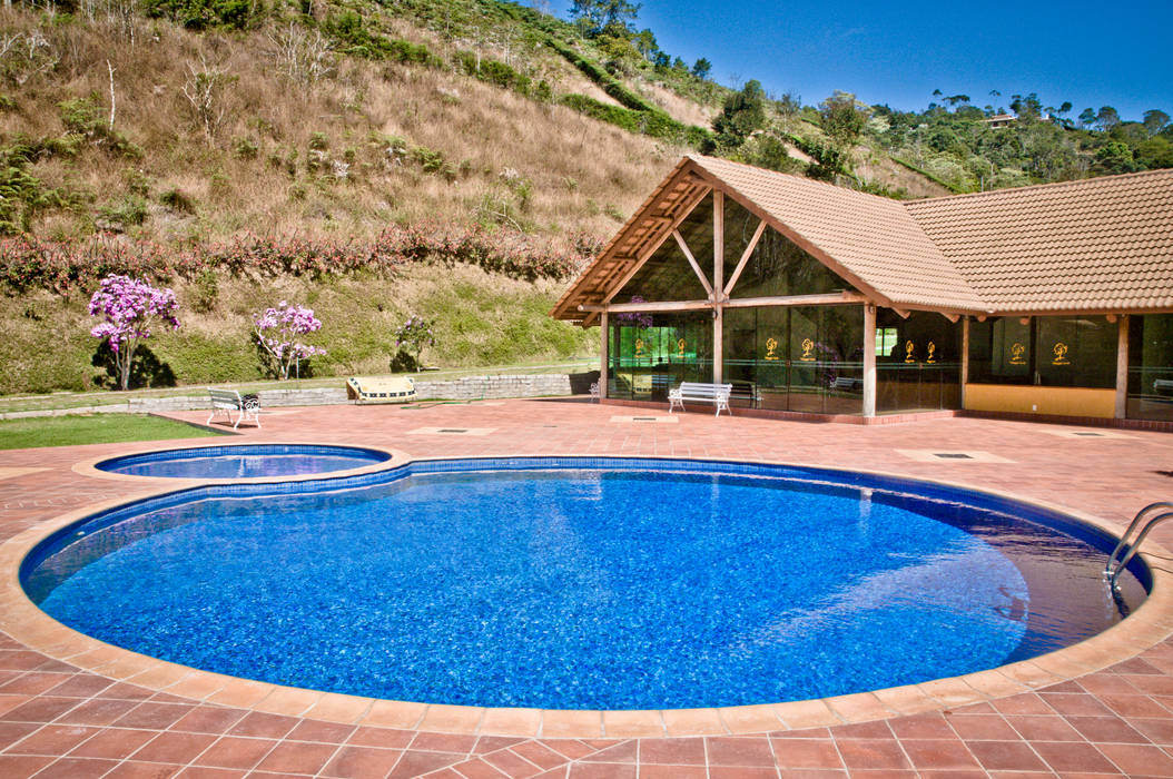 Condomínio Villaggio Verdi, Carlos Eduardo de Lacerda Arquitetura e Planejamento Carlos Eduardo de Lacerda Arquitetura e Planejamento Country style pool