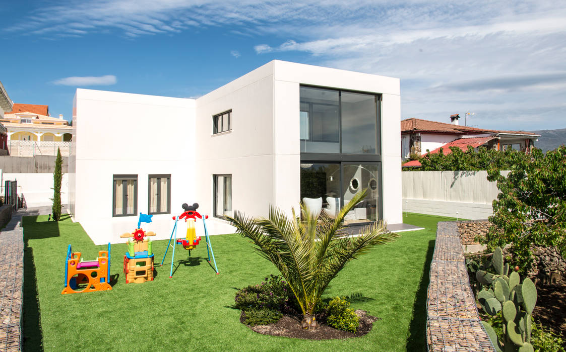 Construcción casa modular en Cáceres, MODULAR HOME MODULAR HOME Jardins de fachadas de casas