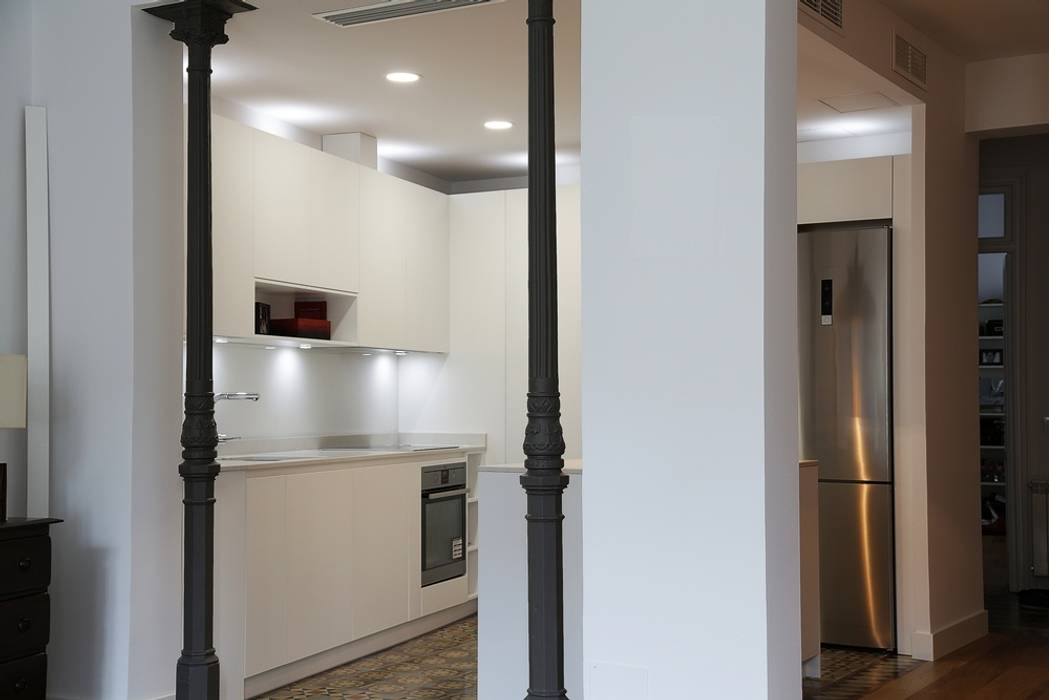 Diseño de cocina con isla en madrid cocinas de estilo moderno de línea