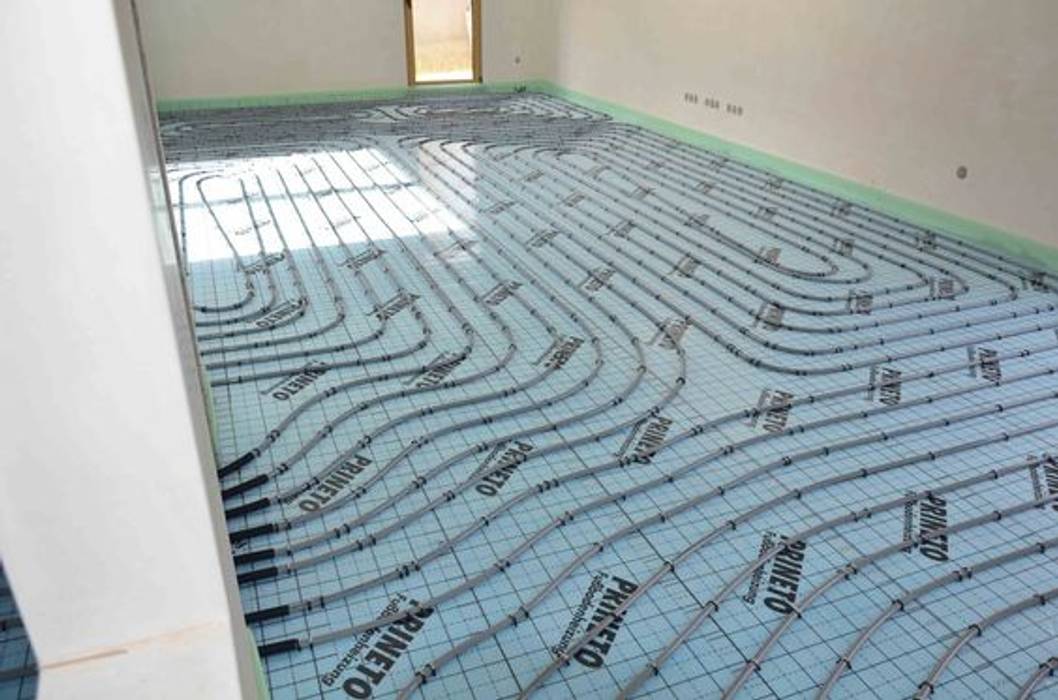 Underfloor heating/ piso radiante Dynamic444 (departamento de climatização) Paredes e pisos modernos