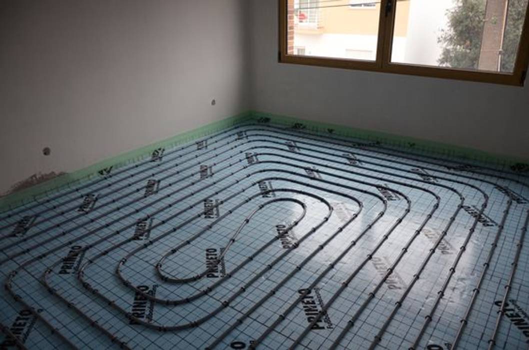 Underfloor heating/ piso radiante Dynamic444 (departamento de climatização) Paredes e pisos modernos