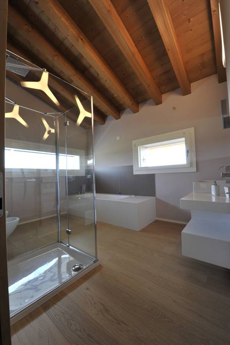 Casa MoDà: Stile e qualità senza tempo su misura curato in ogni suo dettaglio, Architetti Baggio Architetti Baggio حمام