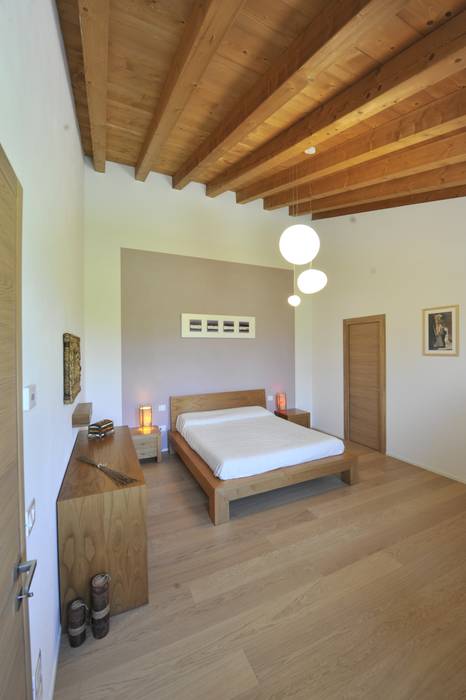 Casa MoDà: Stile e qualità senza tempo su misura curato in ogni suo dettaglio, Architetti Baggio Architetti Baggio Chambre classique