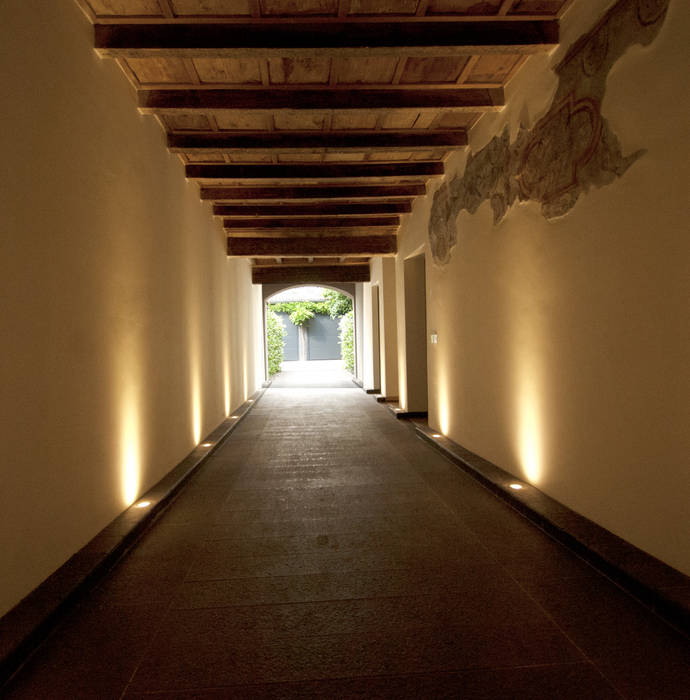 Giardini Segreti a Mantova, SDC-Milano SDC-Milano Modern corridor, hallway & stairs