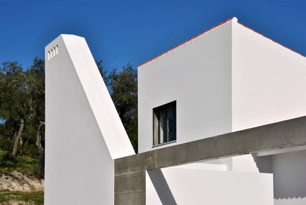 House in Coruche, Santarém, é ar quitectura é ar quitectura Casas de estilo mediterráneo Concreto