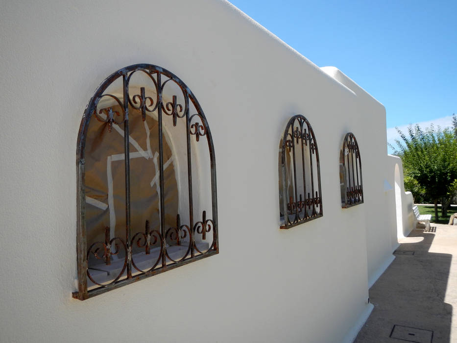 Pintura: Elementos metálicos, Fachadas e exteriores RenoBuild Algarve Casas mediterrânicas pintura,algarve,painting