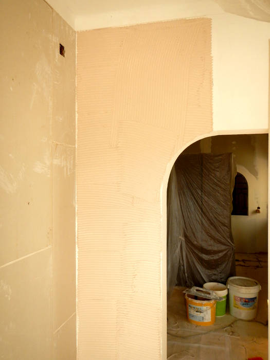 Interior Remodellings / Renovation RenoBuild Algarve Phòng khách phong cách mộc mạc