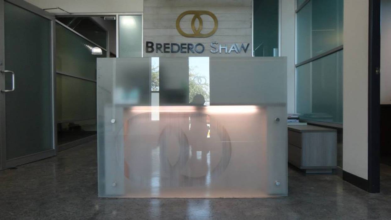 Oficinas Bredero Shaw, Diez y Nueve Grados Arquitectos Diez y Nueve Grados Arquitectos 走廊 & 玄關 櫥櫃與書櫃