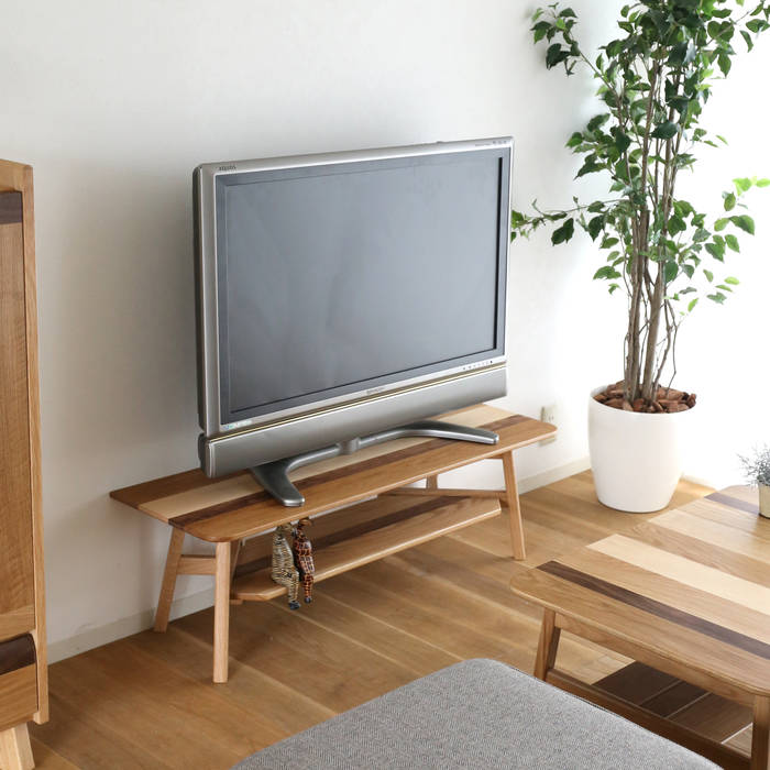 trico, 株式会社 大雪木工 株式会社 大雪木工 Salas de estilo escandinavo Madera Acabado en madera Muebles para televisión y equipos