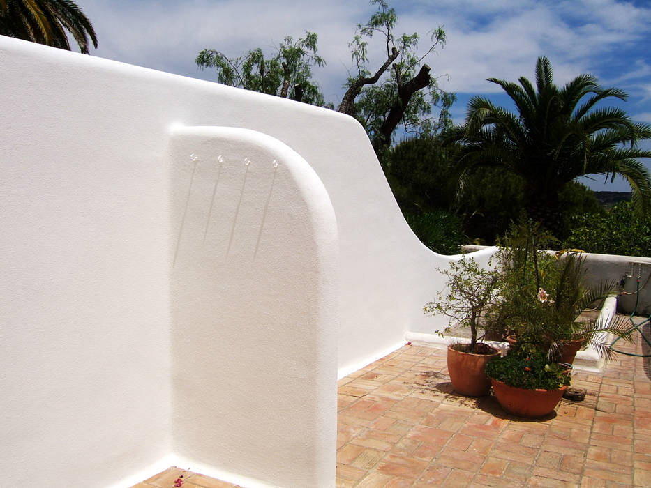 ​Renovación de Fachadas / Reparación de Grietas, Fisuras RenoBuild Algarve Casas de estilo mediterráneo