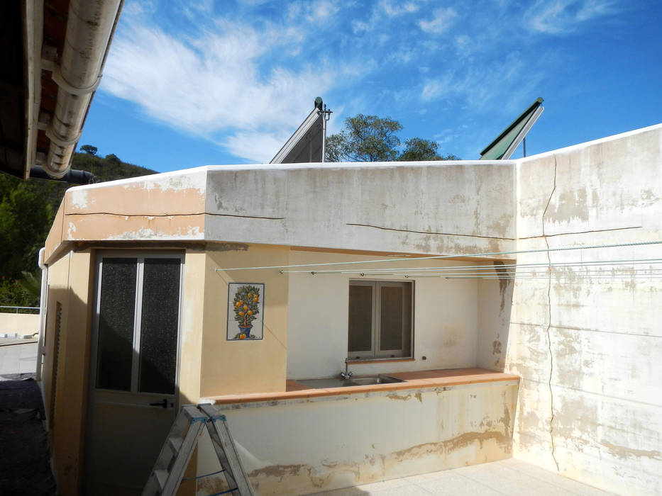 Facade Renovation / Repairing Cracks RenoBuild Algarve Rustic style houses
