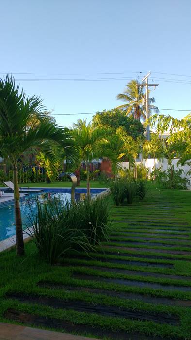 CASA DE PRAIA - GUARAJUBA, Tânia Póvoa Arquitetura e Decoração Tânia Póvoa Arquitetura e Decoração Tropical style gardens Wood Wood effect