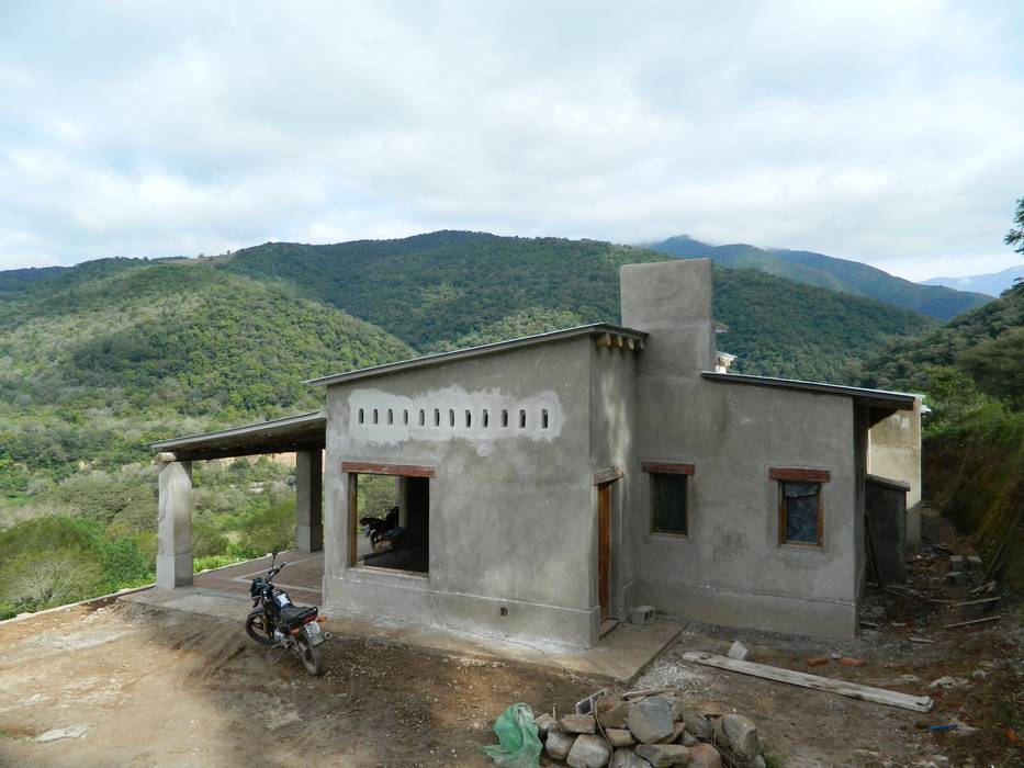 ​ARQUITECTURA BIOCLIMATICA “ECO CIMBRA” 3, FERRER||AGUIRRE ARQUITECTURA+DISEÑO+MUEBLES FERRER||AGUIRRE ARQUITECTURA+DISEÑO+MUEBLES Casas de estilo rural